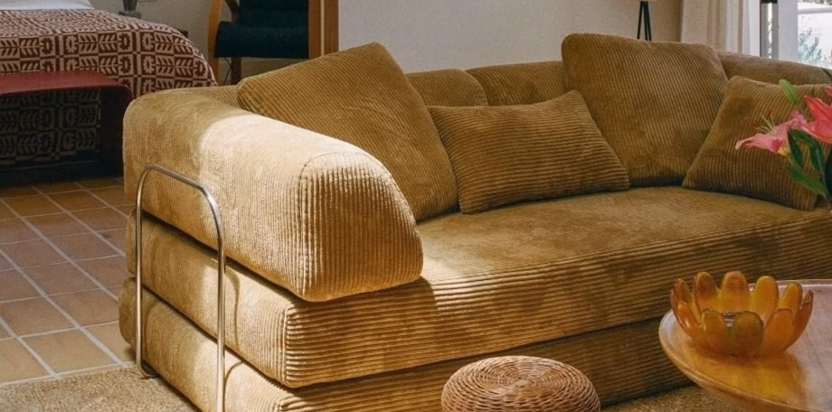 Décoration : Le nombre idéal de coussins à disposer sur votre canapé, dévoilé par les décorateurs